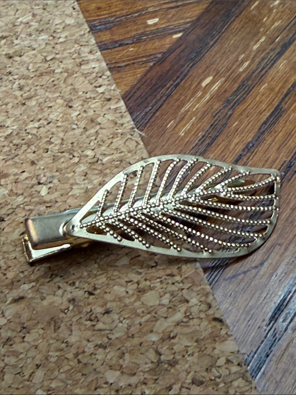 Vintage 1970s Brass Gold-Tone Metal Hair Barrette  Leaf Filigree Hair Clip - Picture 3 of 6